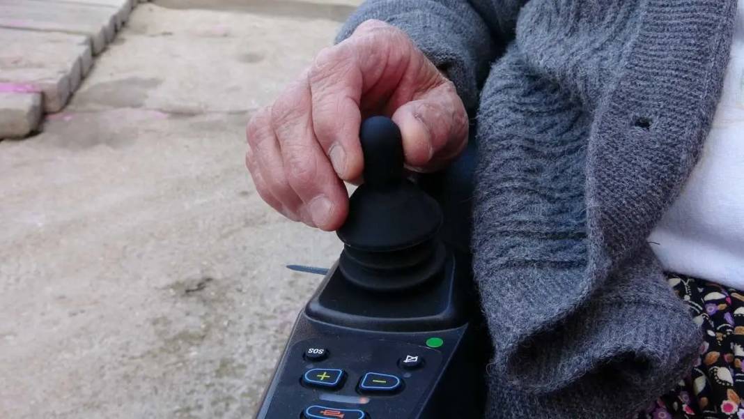 Isparta’nın Barbie Teyzesi: “Akülü Aracım Pembeye Boyansın, Herkes Baksın” 3